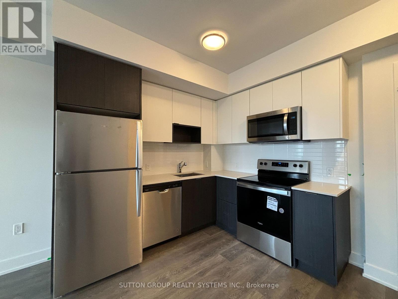 903 - 204 Burnhamthorpe Road E, Mississauga, Ontario L5A 0B3 - Photo 2 - W13808516