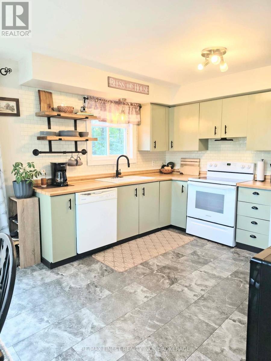 1041 TRYON ROAD photo 4