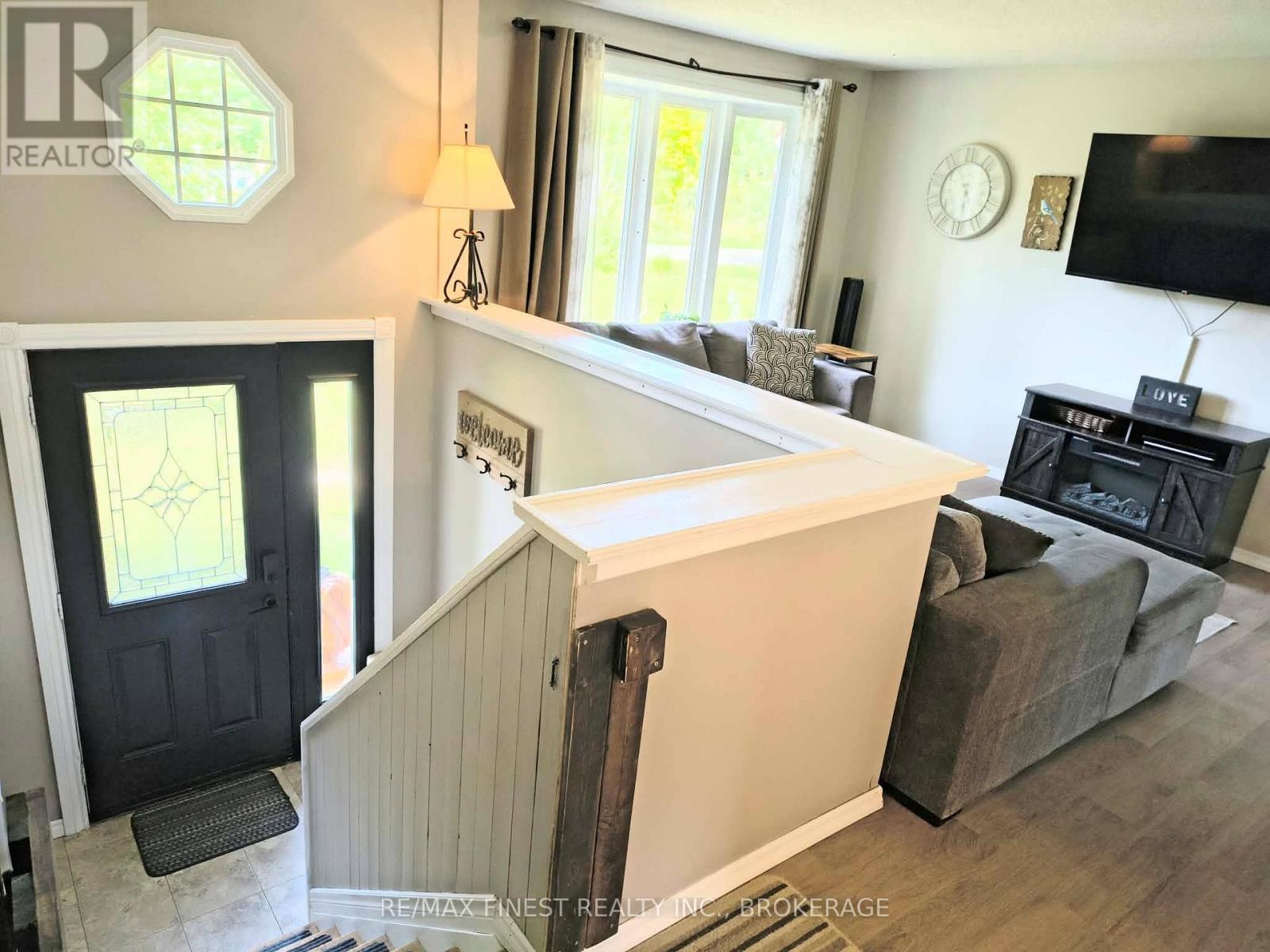 1041 TRYON ROAD photo 17