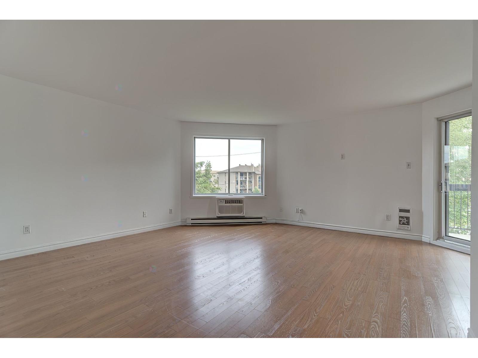 2055 Rue de Magenta|#202 Laval (Vimont) Quebec Canada H7M5X7 4