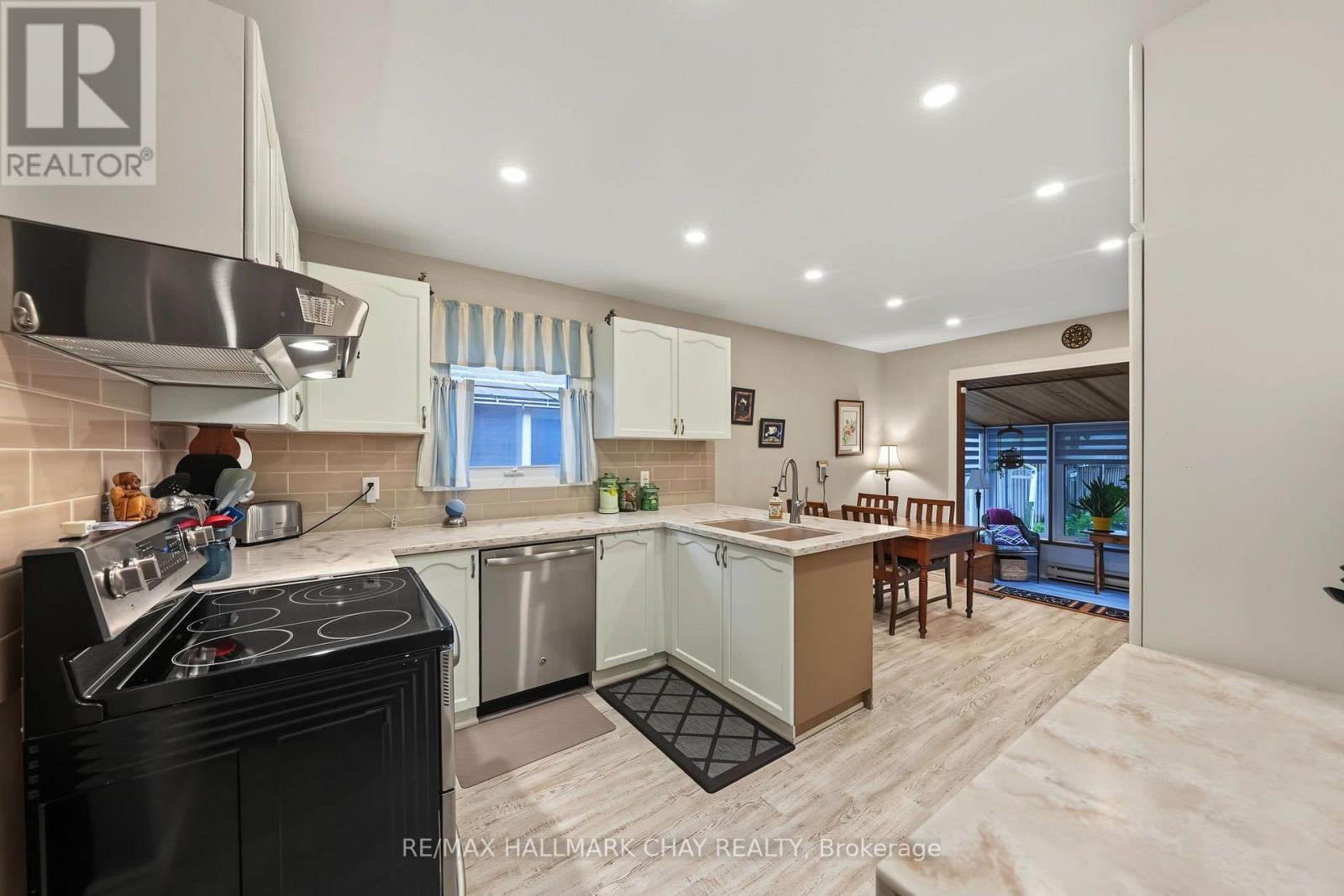 66 Hutchinson Drive, New Tecumseth, Ontario  L9R 1M2 - Photo 4 - N13730504