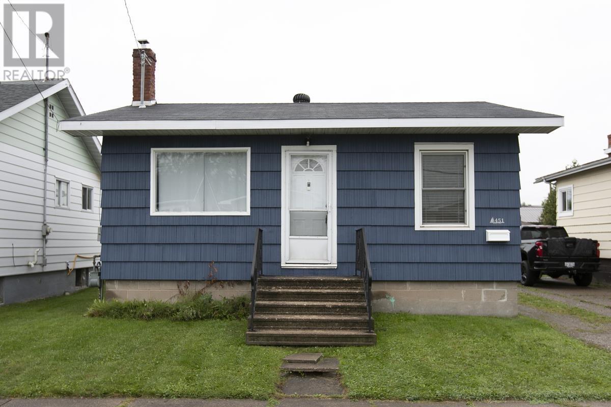 451 First Ave, Sault Ste. Marie, Ontario P6C 4N9 - Photo 2 - SM262563