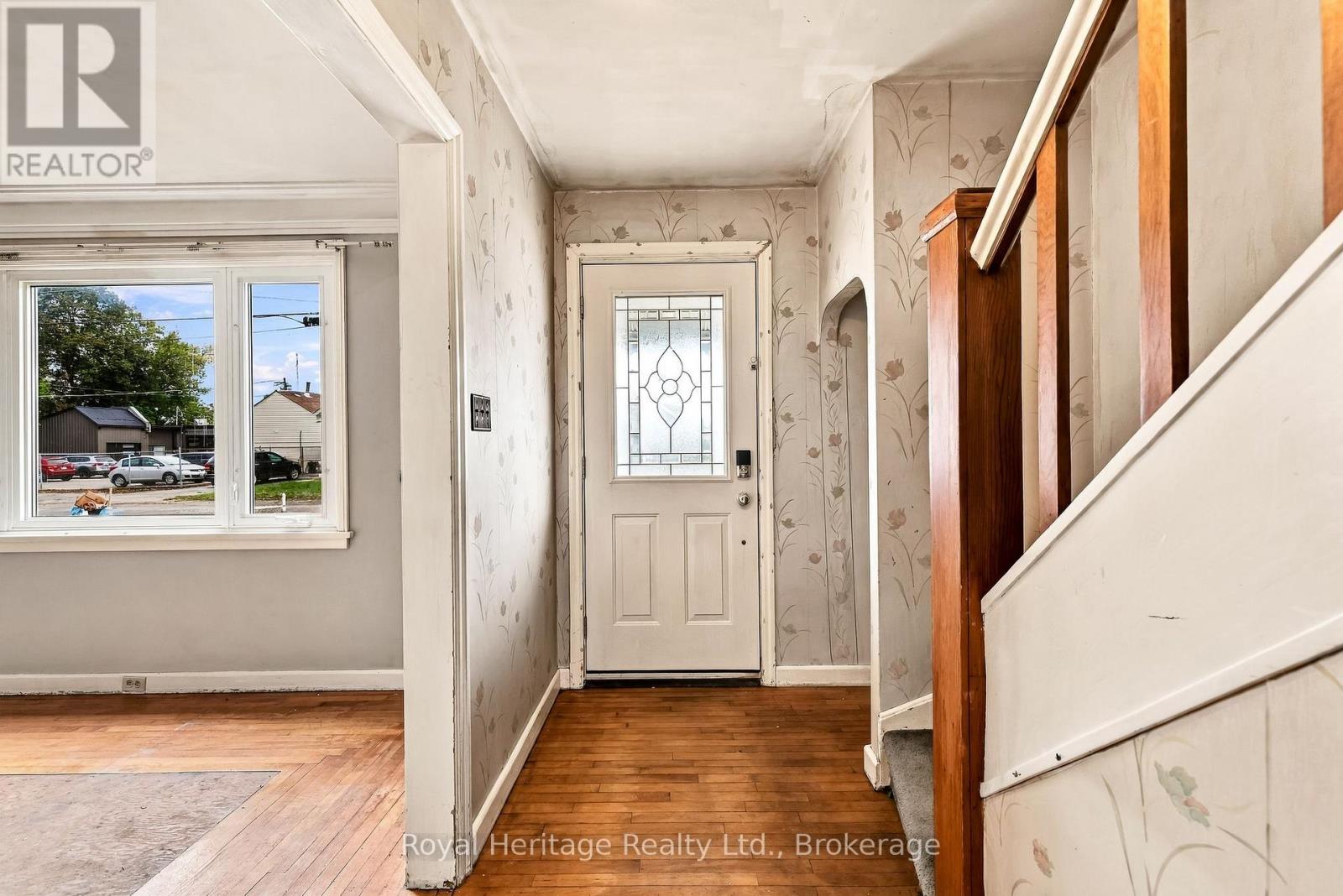 20 Gordon Street, Belleville (Belleville Ward), Ontario  K8P 3E3 - Photo 2 - X13808622