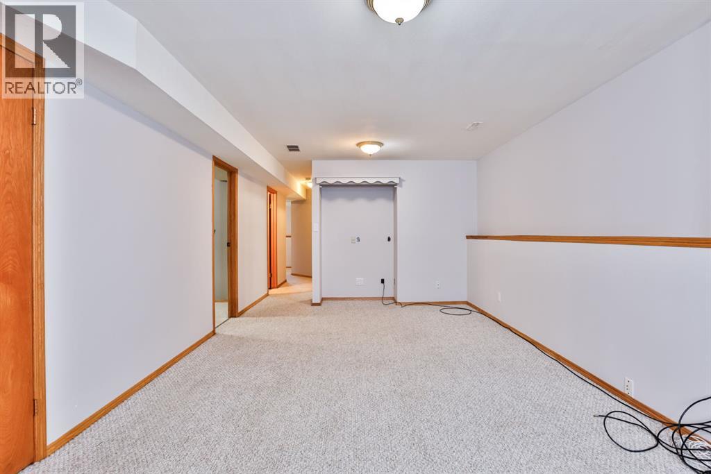 812 Red Crow Boulevard W