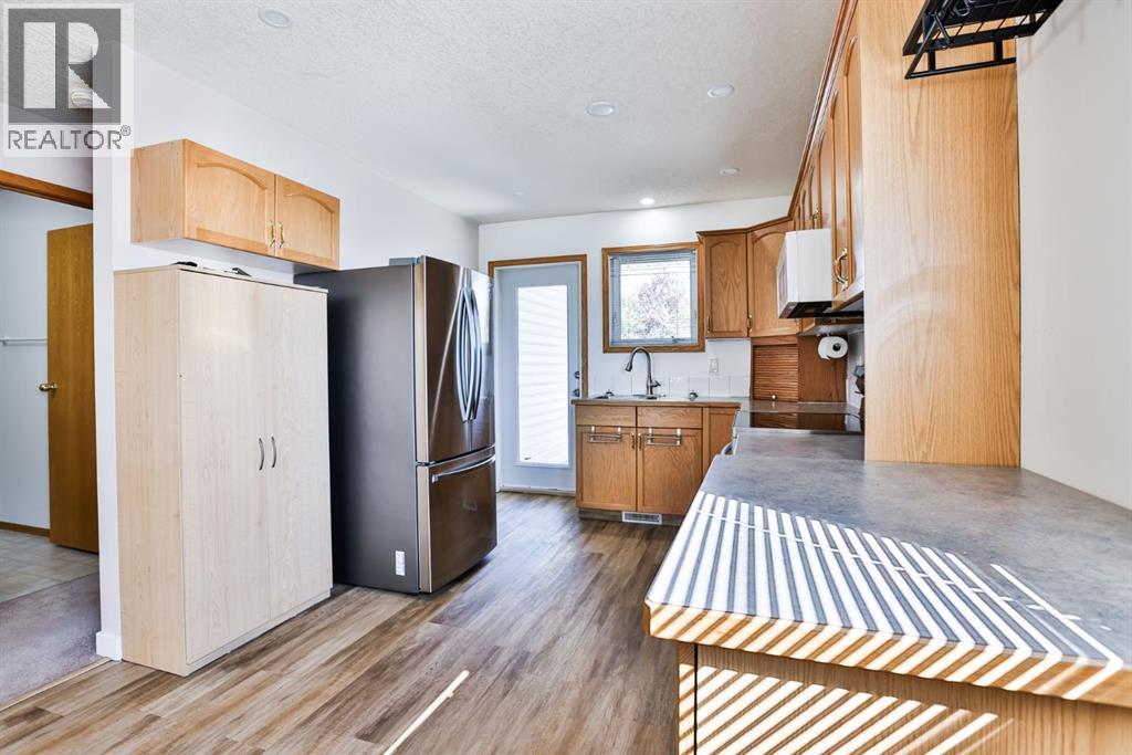 812 Red Crow Boulevard W