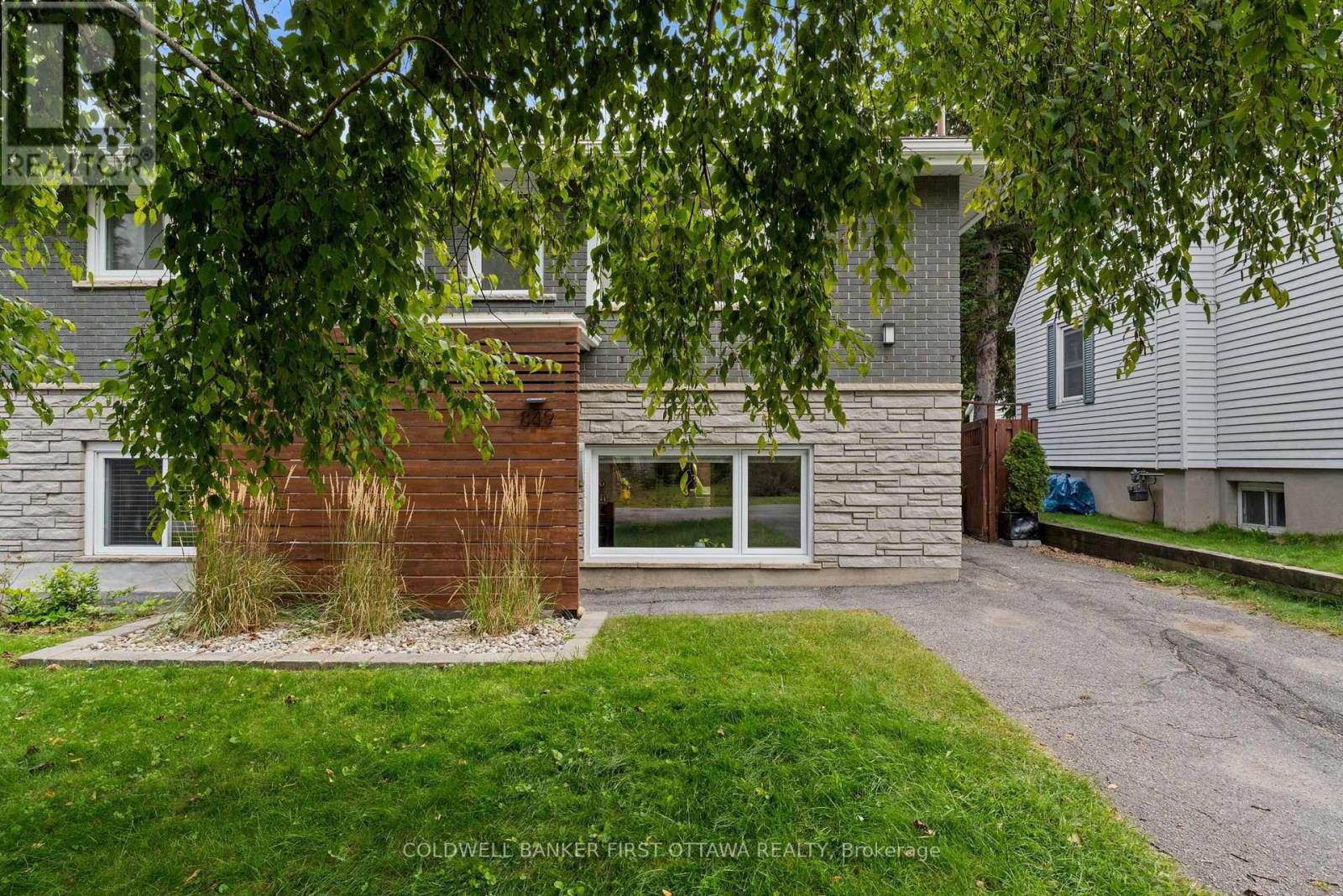 849 Maplewood Avenue, Ottawa, Ontario  K2B 5V4 - Photo 2 - X13808564