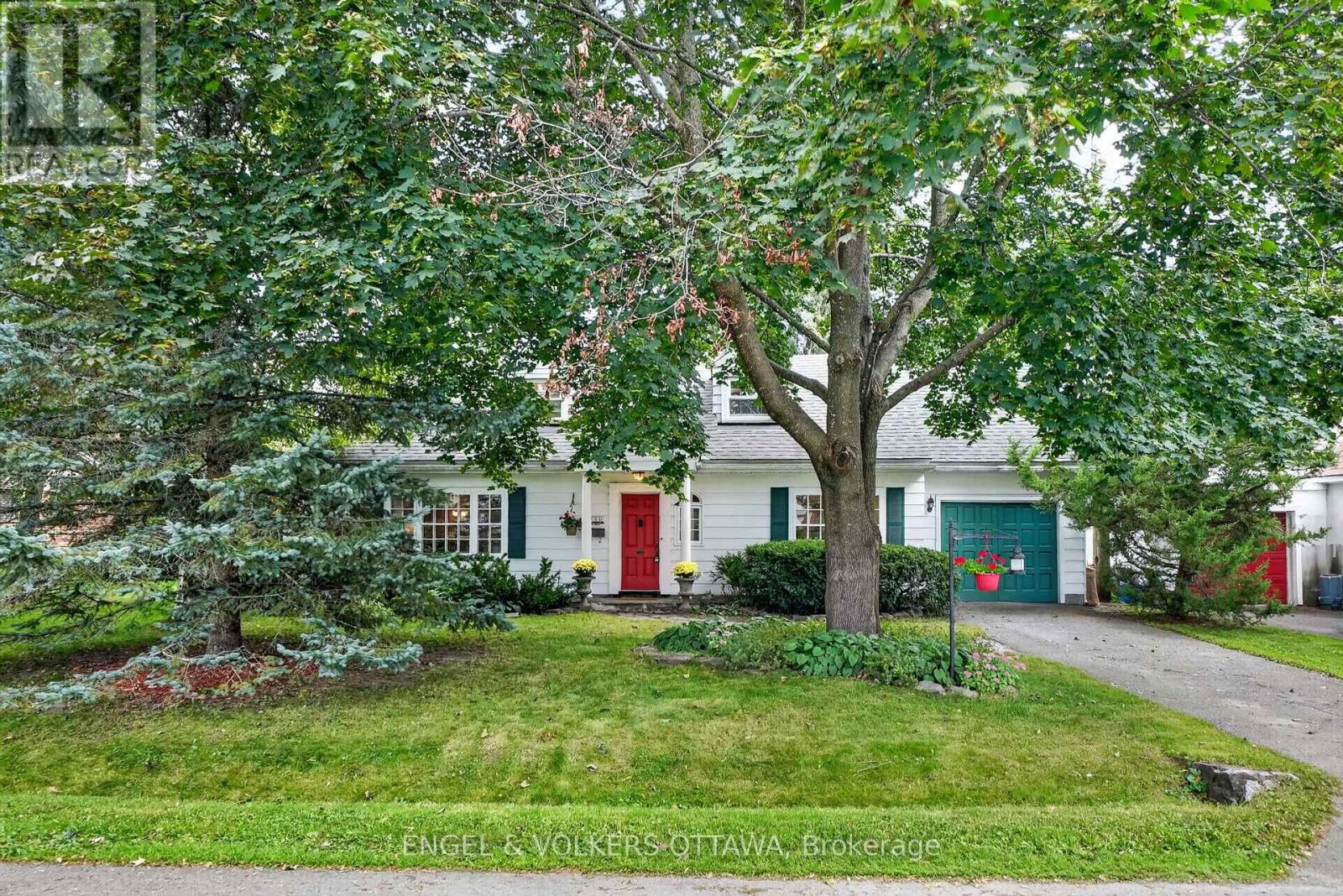 250 FAIRCREST ROAD, Ottawa, Ontario