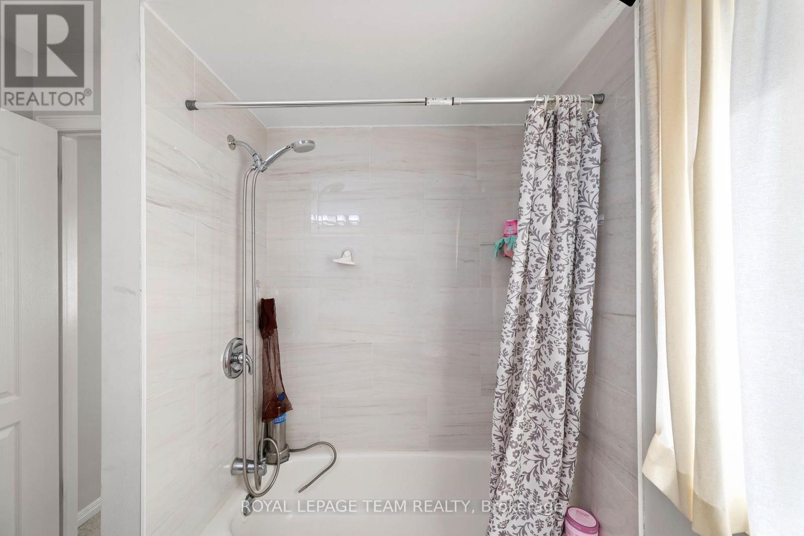 5953 Pineglade Crescent, Ottawa, Ontario  K1W 1G9 - Photo 18 - X13808652