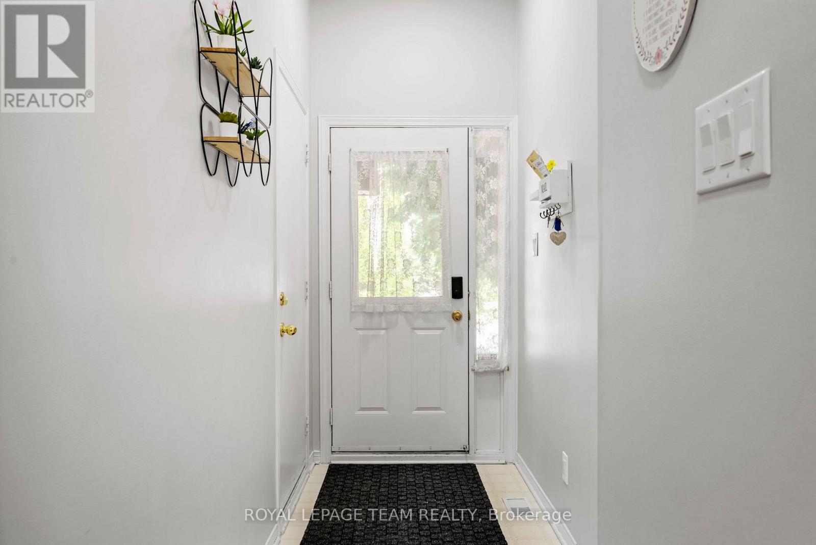 5953 Pineglade Crescent, Ottawa, Ontario  K1W 1G9 - Photo 3 - X13808652