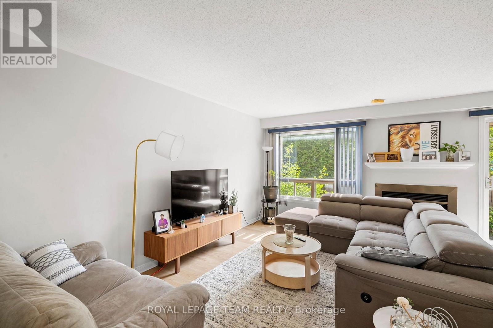 5953 Pineglade Crescent, Ottawa, Ontario  K1W 1G9 - Photo 6 - X13808652