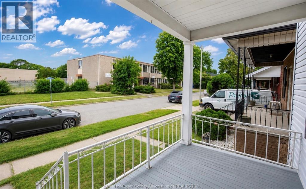 790 Marentette, Windsor, Ontario  N9A 1Z6 - Photo 2 - 26023000