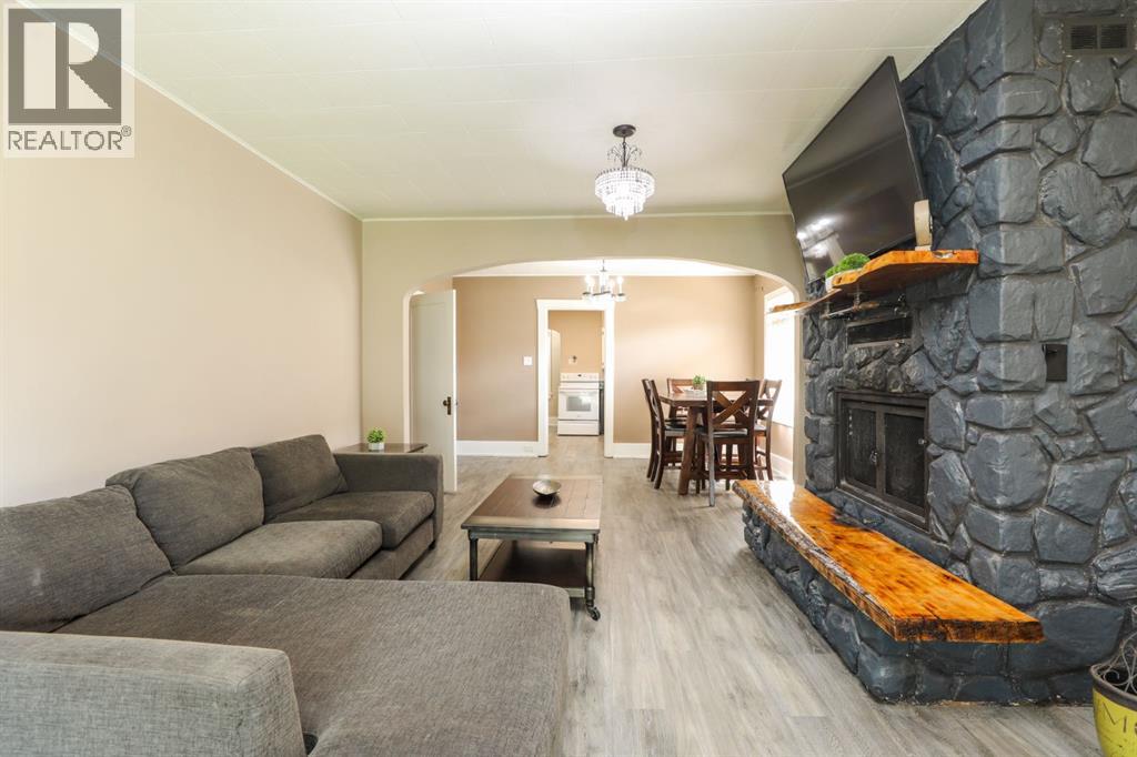 145 S 1 Street W photo 5