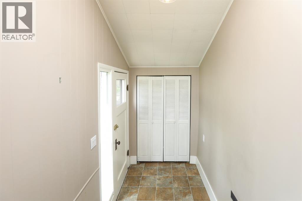 145 S 1 Street W photo 4