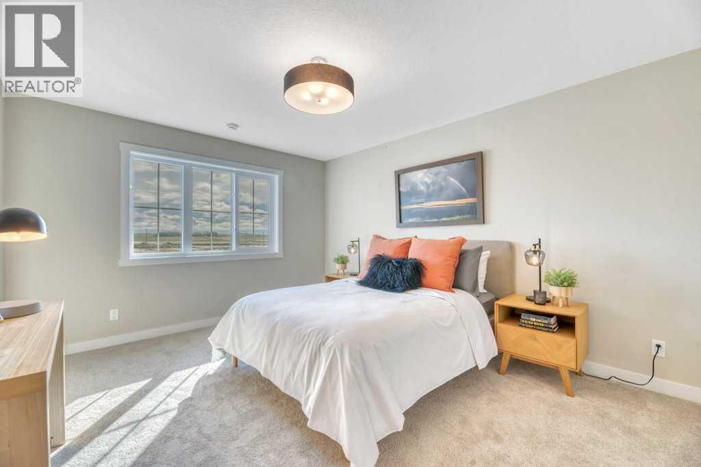 212 Edgefield Bay