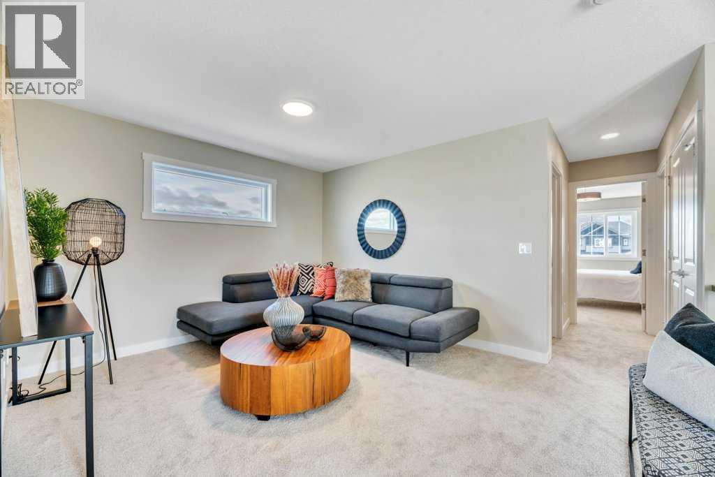 212 Edgefield Bay