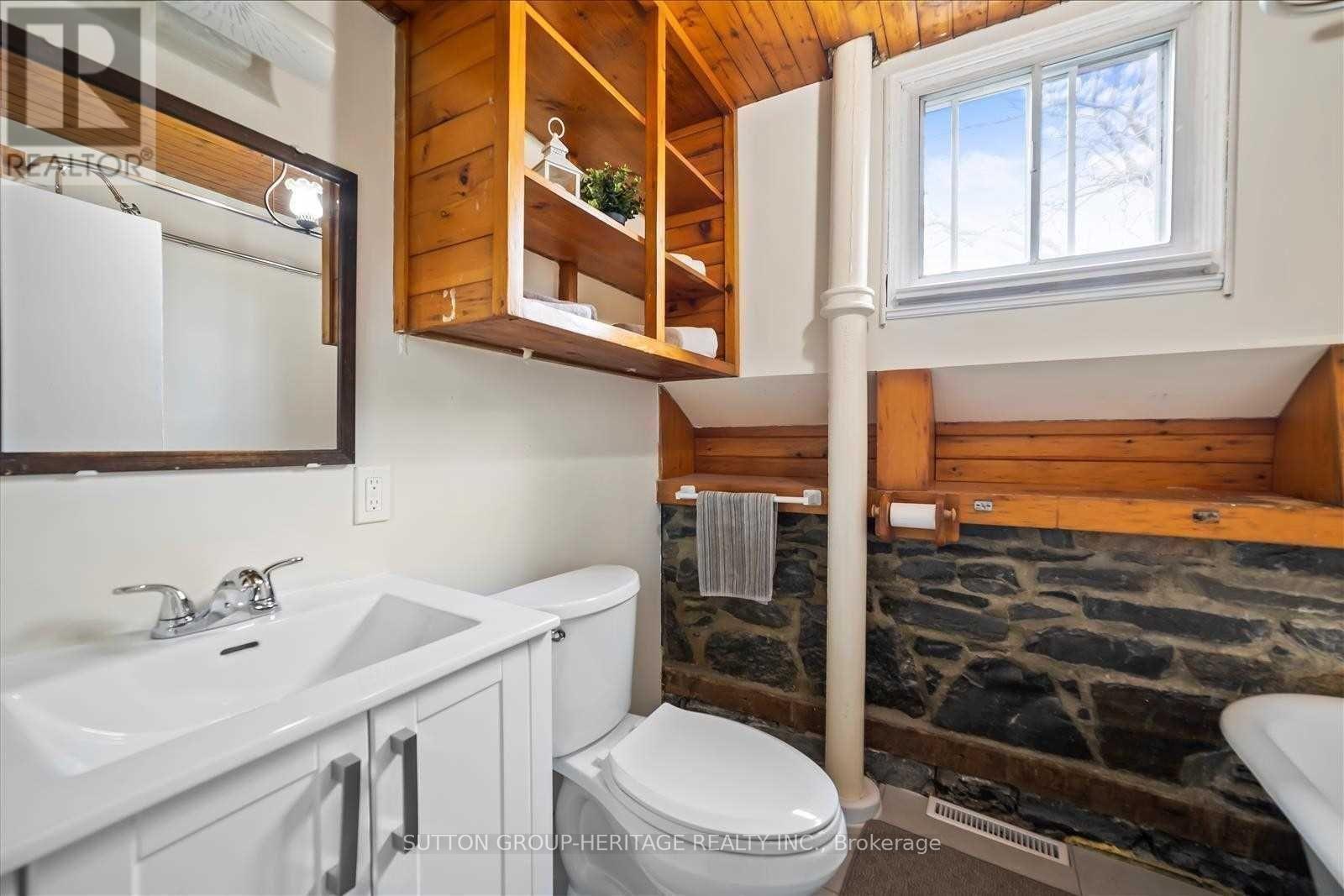 1612 Dufferin Street, Whitby, Ontario  L1N 1B2 - Photo 13 - E13638788