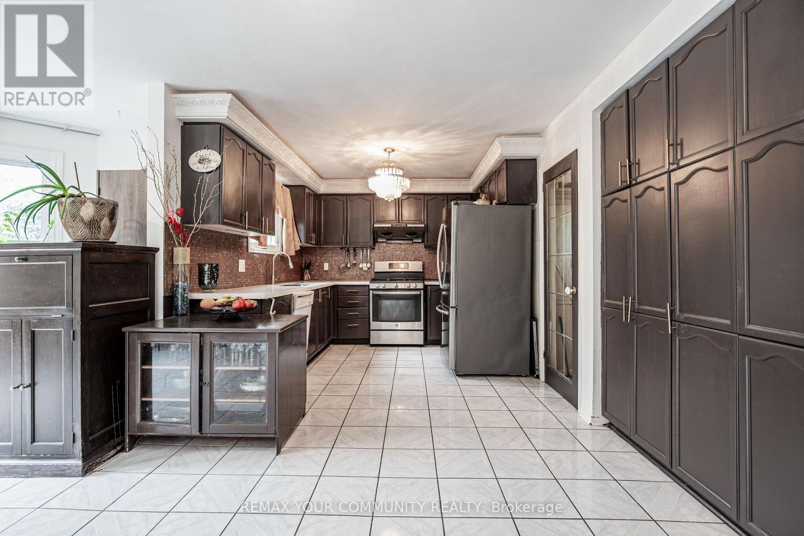 1801 Forestview Drive, Pickering, Ontario L1V 5V2 - Photo 10 - E13804086