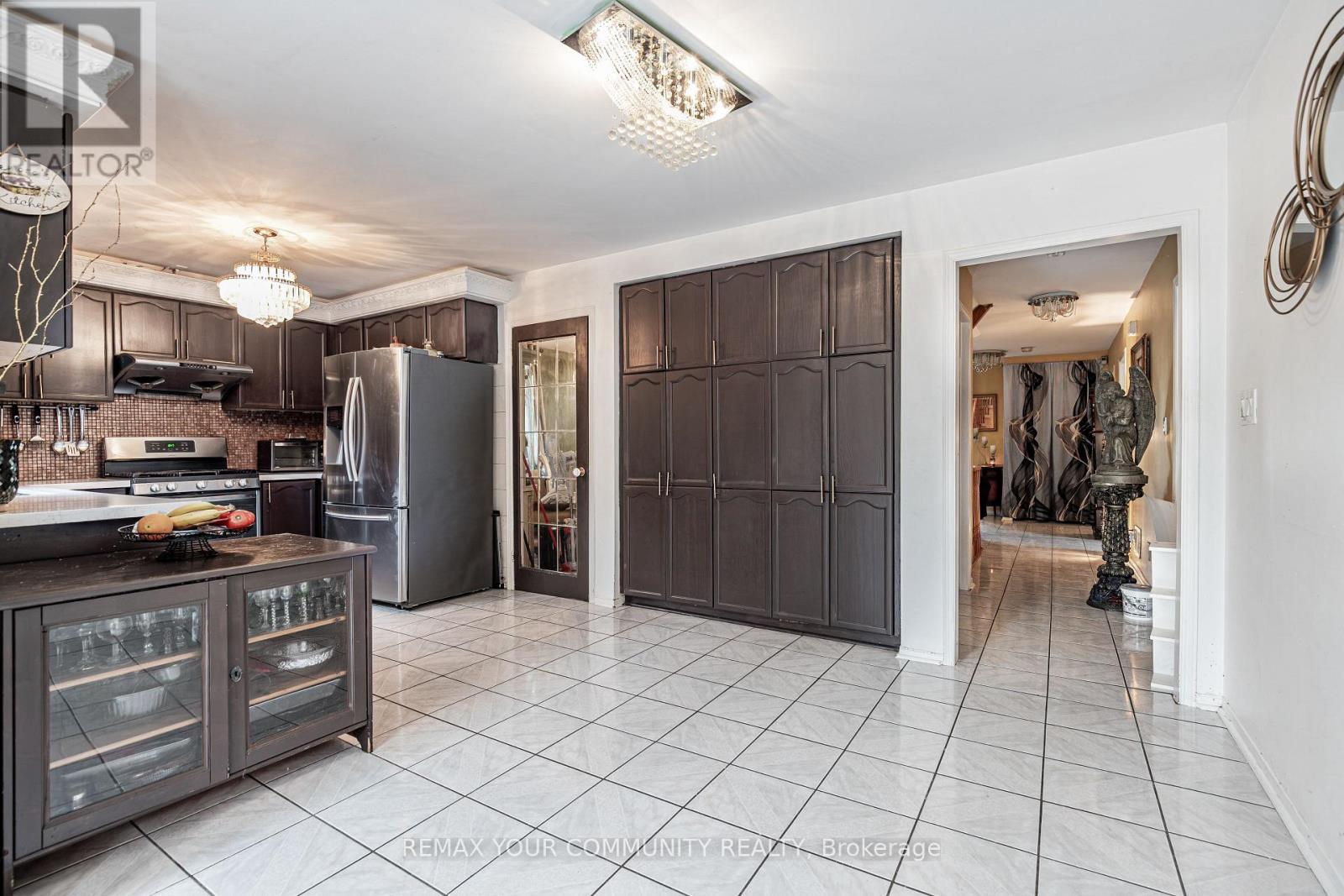 1801 Forestview Drive, Pickering, Ontario L1V 5V2 - Photo 11 - E13804086