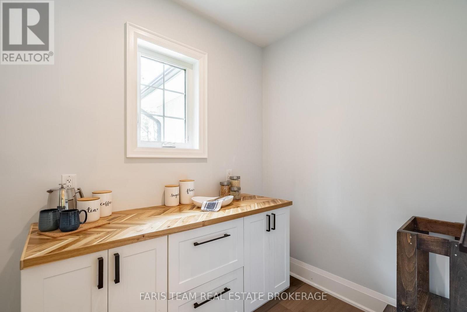 56 Marni Lane, Springwater, Ontario  L0L 2K0 - Photo 11 - S13808694