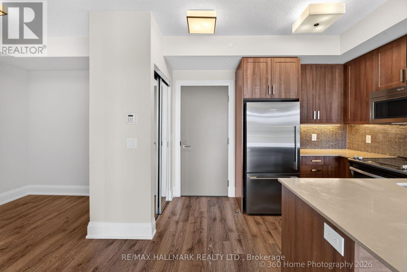 711 - 2 Old Mill Drive, Toronto, Ontario  M6S 0A2 - Photo 4 - W13656298