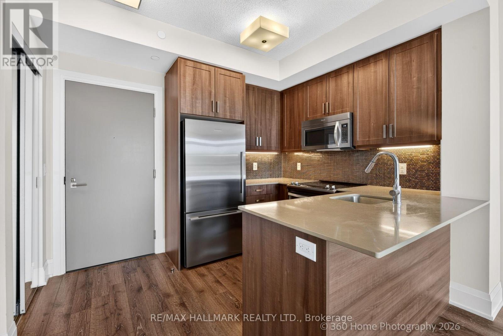 711 - 2 Old Mill Drive, Toronto, Ontario  M6S 0A2 - Photo 5 - W13656298