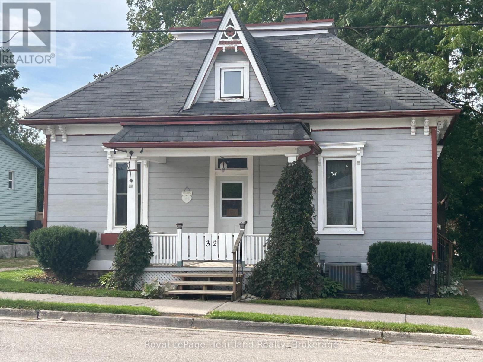 32 Rattenbury Street W, Central Huron (Clinton), Ontario  N0M 1L0 - Photo 1 - X13804334