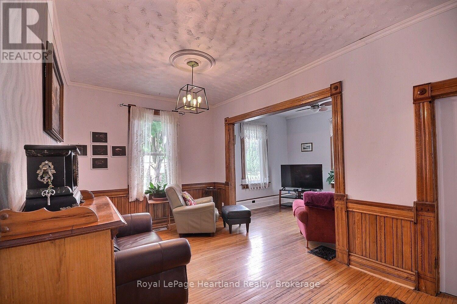 32 Rattenbury Street W, Central Huron (Clinton), Ontario  N0M 1L0 - Photo 9 - X13804334