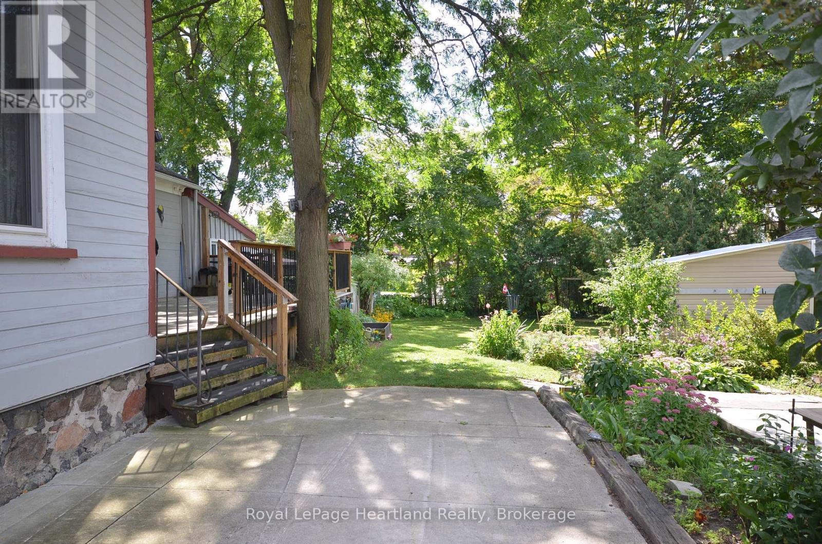 32 Rattenbury Street W, Central Huron (Clinton), Ontario  N0M 1L0 - Photo 4 - X13804334