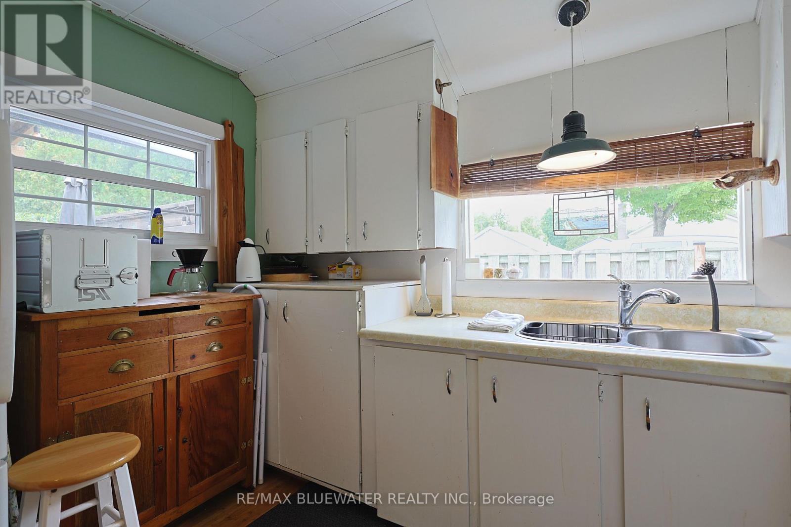 6379 West Parkway Drive, Lambton Shores, Ontario  N0N 1J0 - Photo 23 - X13808710
