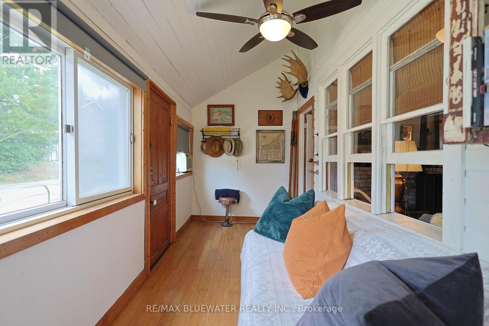 6379 West Parkway Drive, Lambton Shores, Ontario  N0N 1J0 - Photo 4 - X13808710