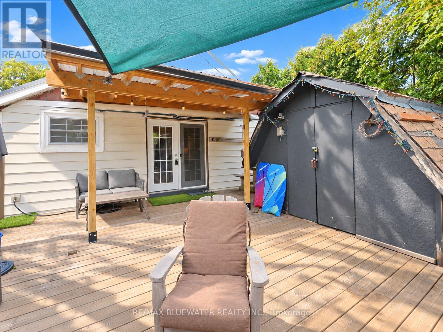 6379 West Parkway Drive, Lambton Shores, Ontario  N0N 1J0 - Photo 5 - X13808710