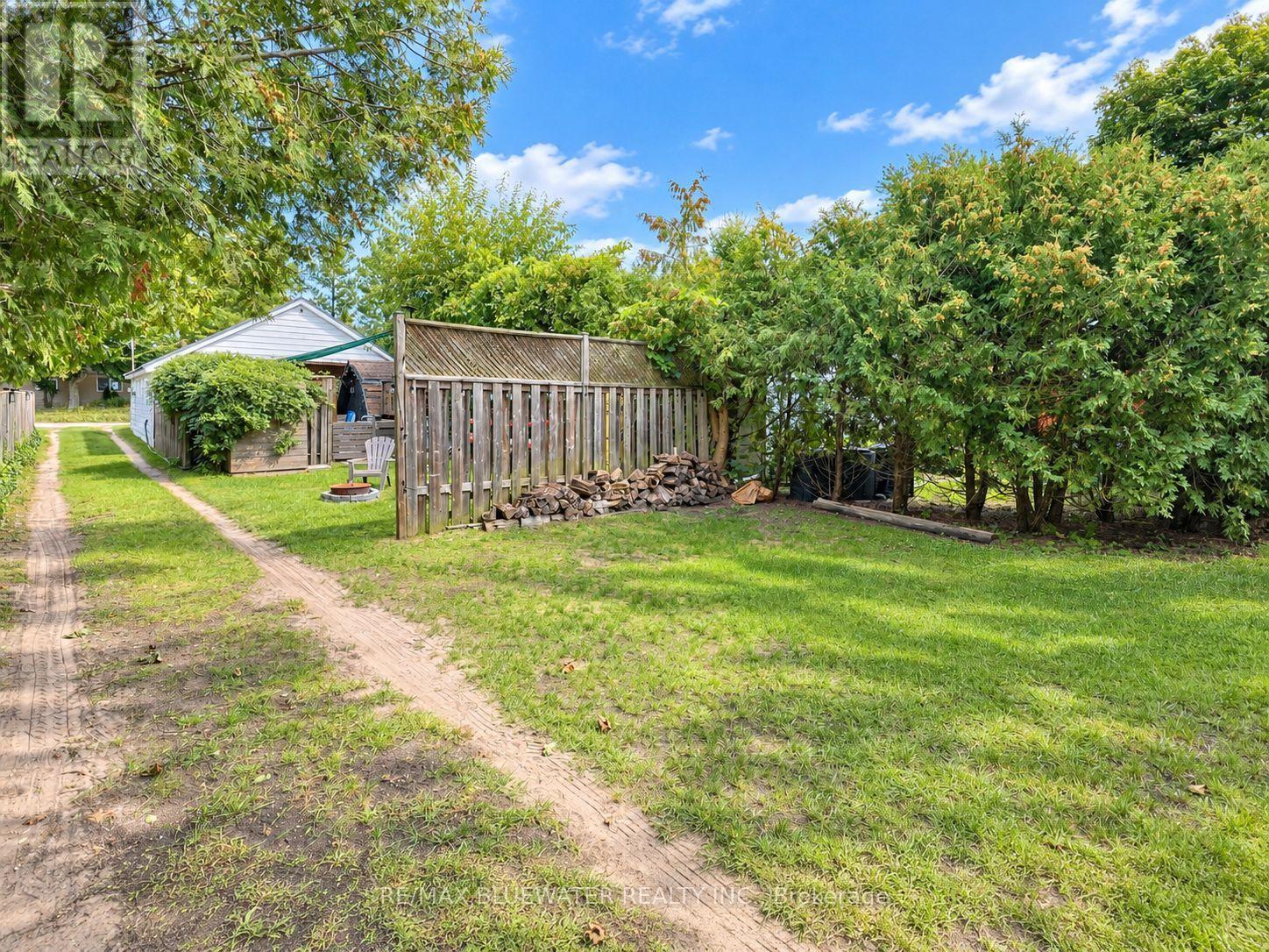 6379 West Parkway Drive, Lambton Shores, Ontario  N0N 1J0 - Photo 8 - X13808710