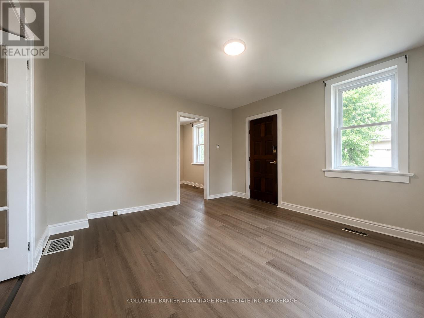 36 Sanford Street, Barrie (Sanford), Ontario  L4N 3C2 - Photo 10 - S13808718