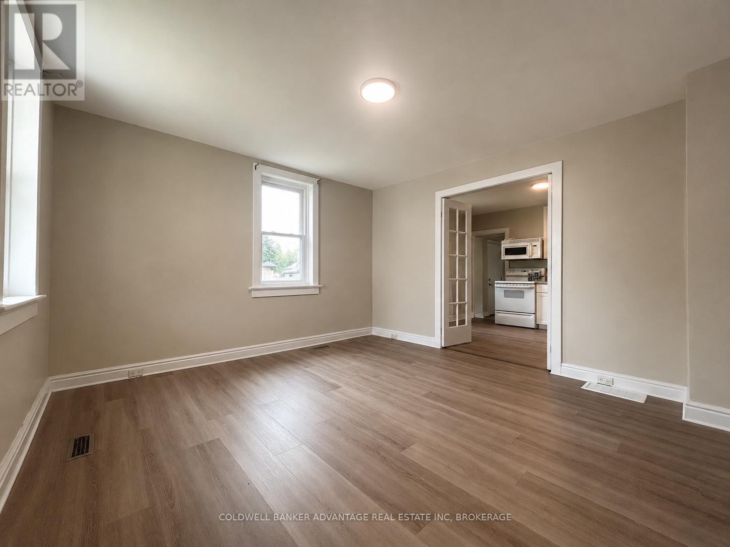 36 Sanford Street, Barrie (Sanford), Ontario  L4N 3C2 - Photo 11 - S13808718