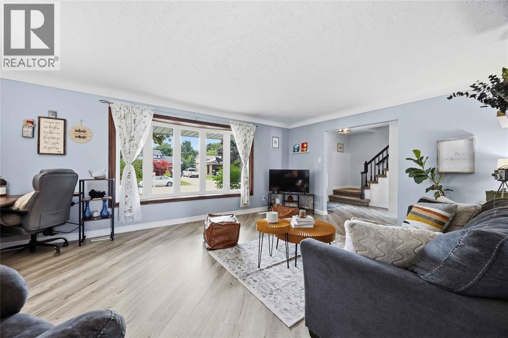 1006 SALISBURY STREET Sarnia Ontario Canada N7S4N7 5