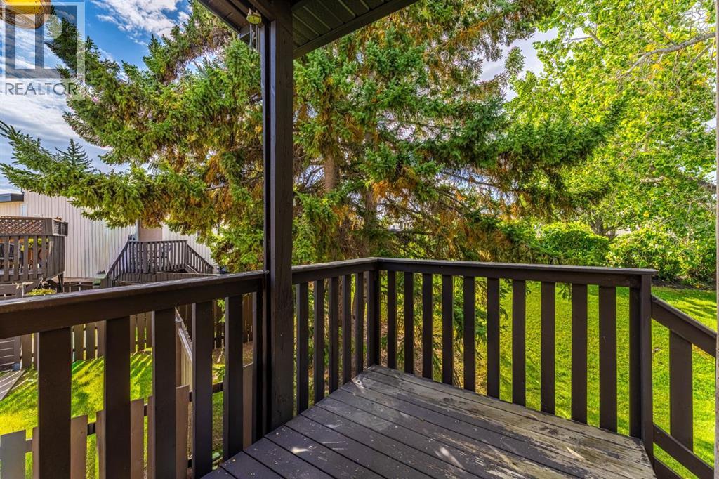 125 Oaktree Lane SW, Calgary, Alberta  T2V 4E3 - Photo 14 - A2345831