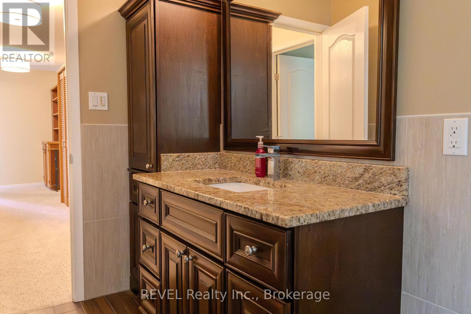 7285 Rolling Acres Crescent, Niagara Falls, Ontario  L2J 1E5 - Photo 32 - X13808726