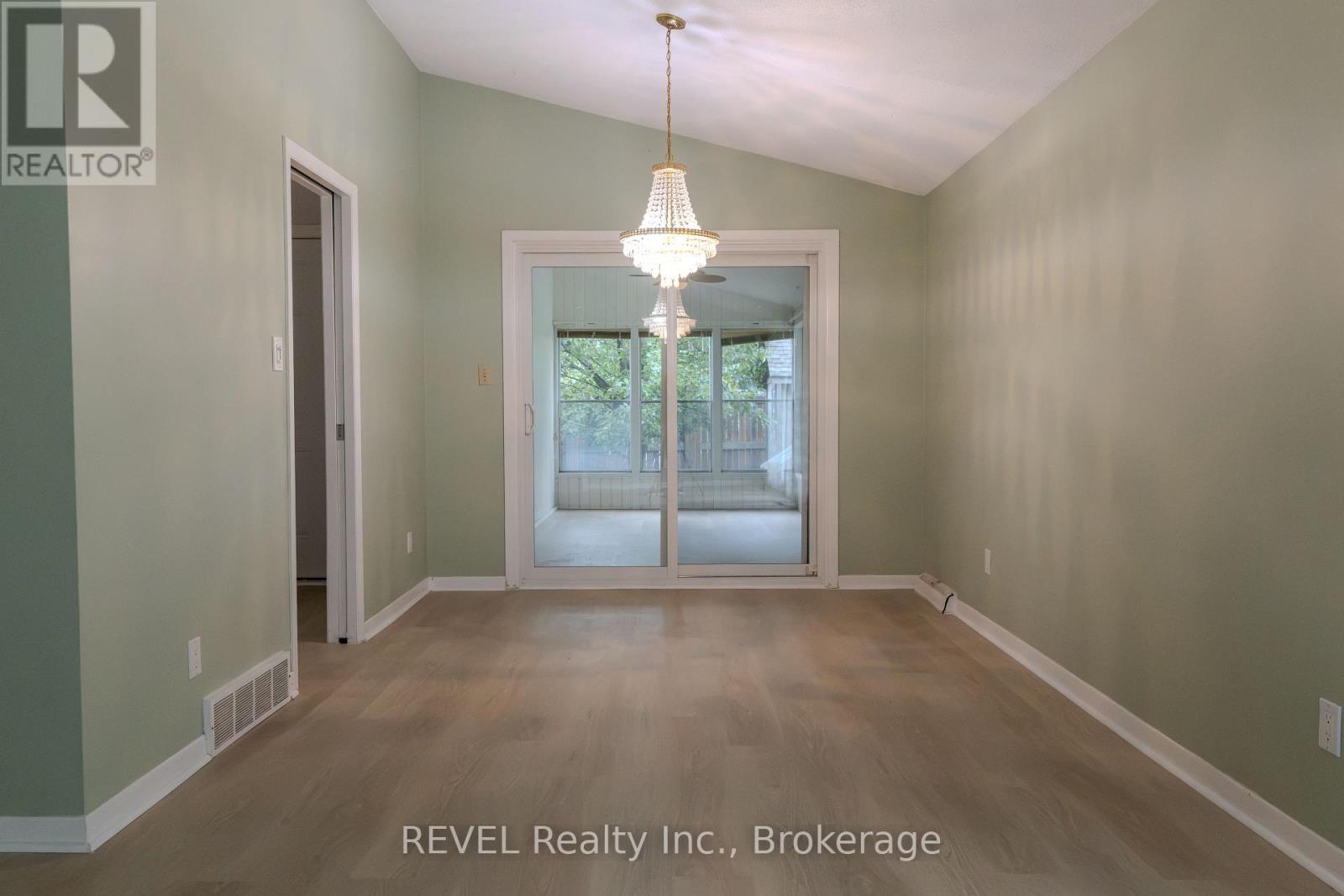 7285 Rolling Acres Crescent, Niagara Falls, Ontario  L2J 1E5 - Photo 5 - X13808726