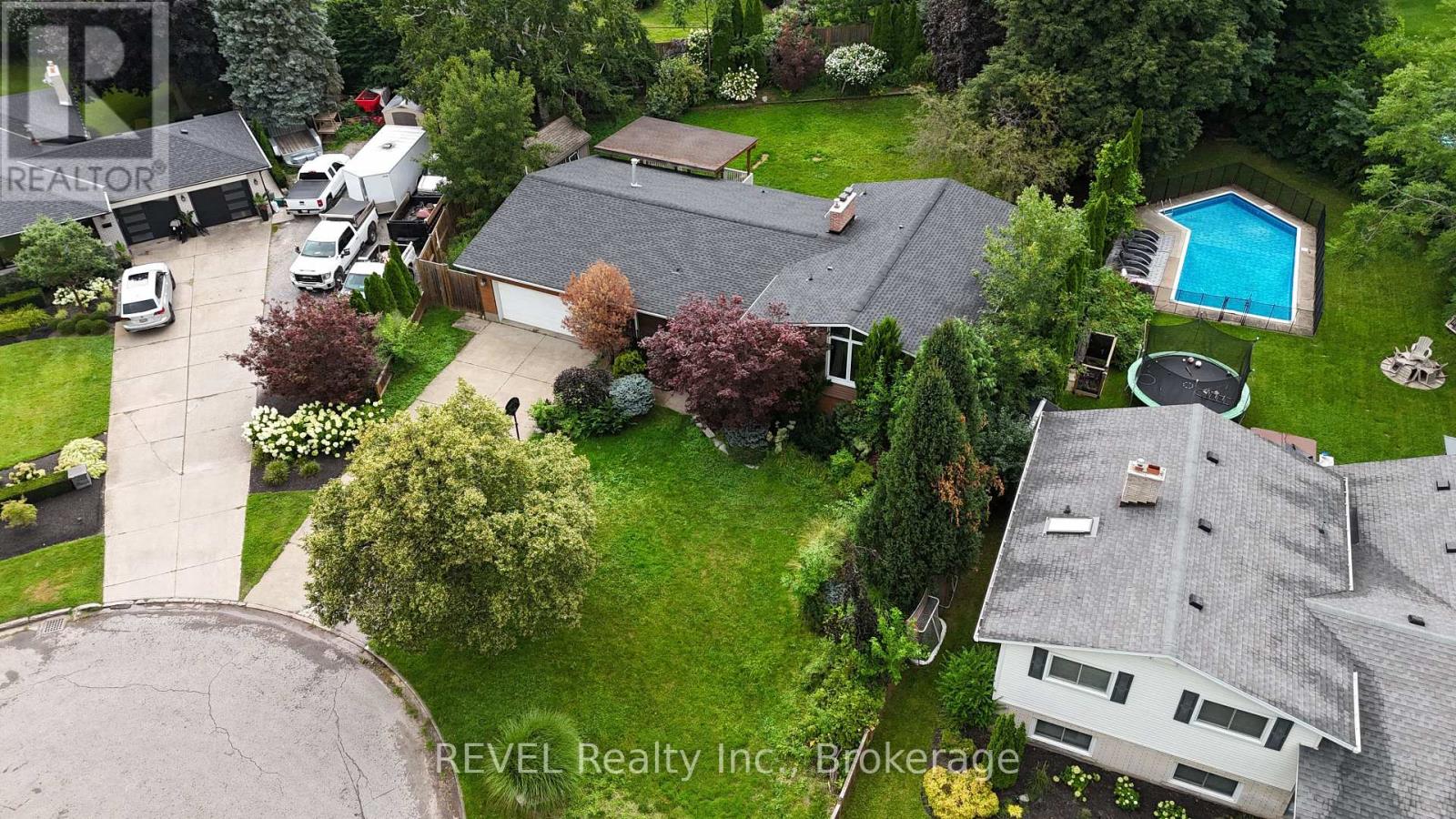 7285 Rolling Acres Crescent, Niagara Falls, Ontario  L2J 1E5 - Photo 2 - X13808746