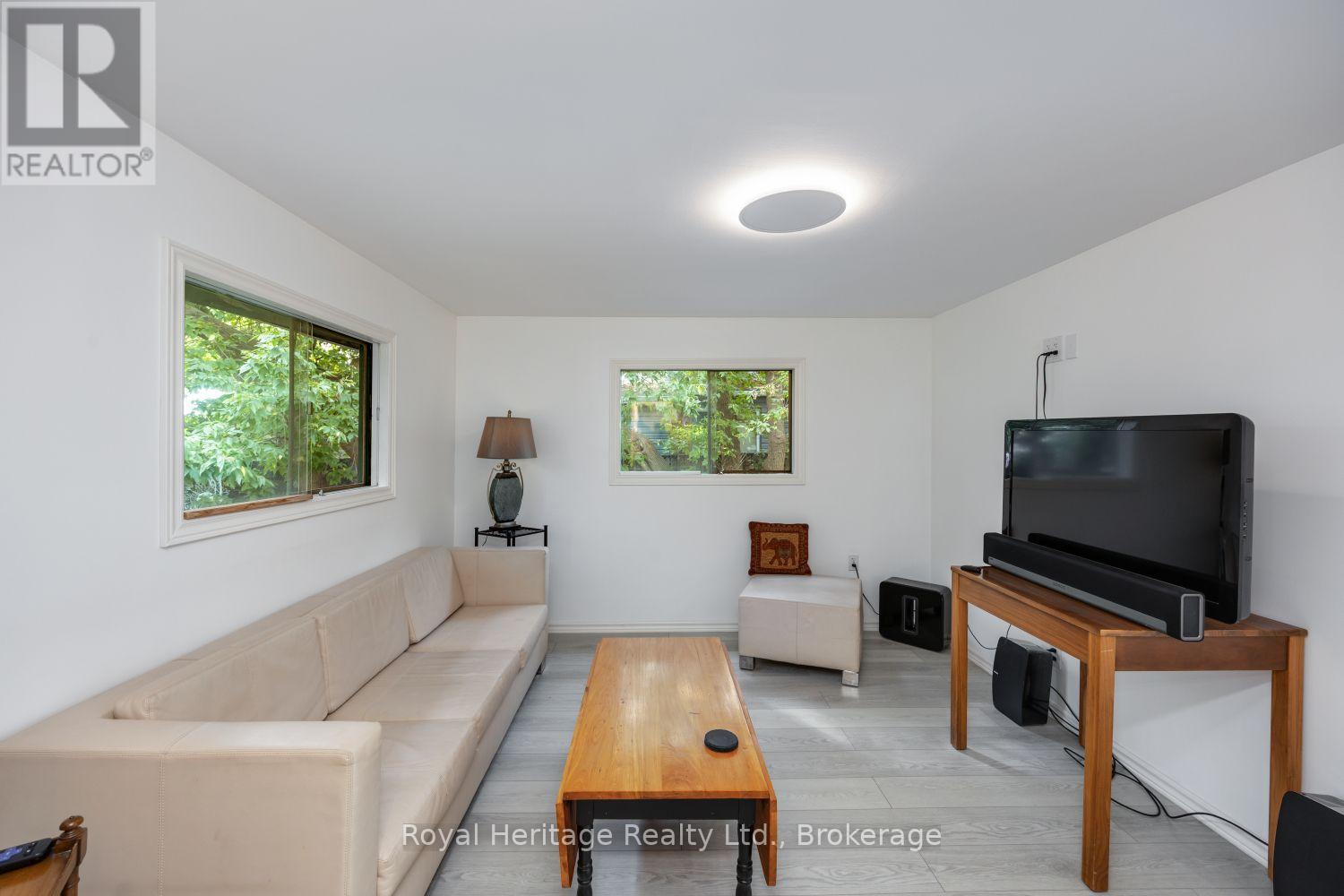 207 Valencia Road, Oshawa, Ontario  L1J 1P2 - Photo 9 - E13808772