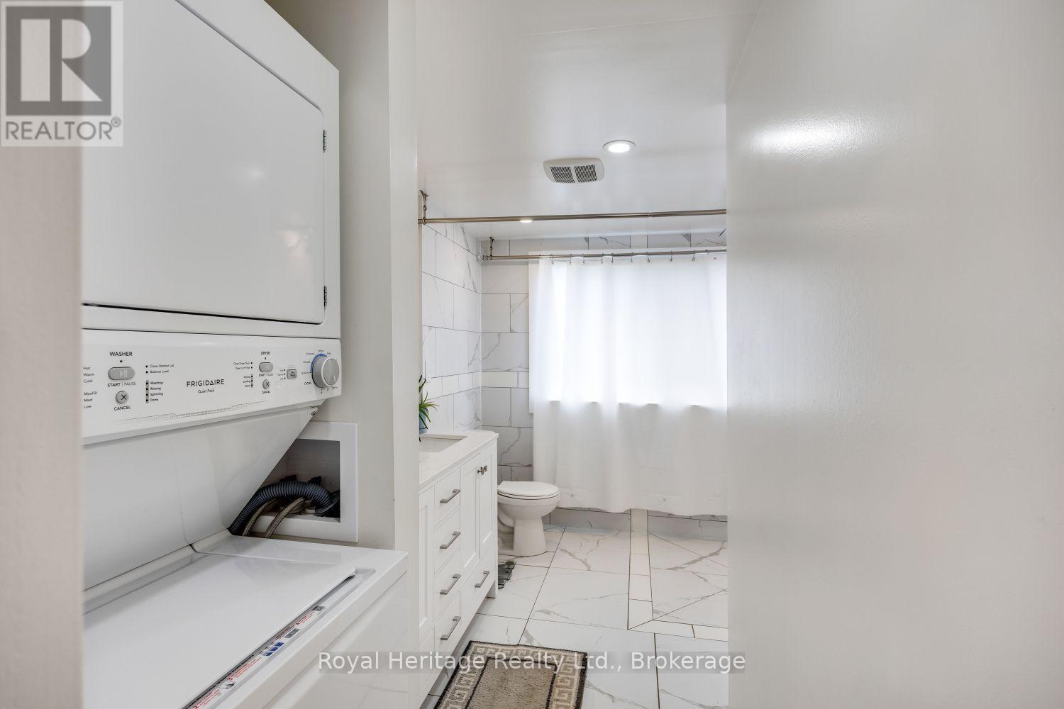 207 Valencia Road, Oshawa, Ontario  L1J 1P2 - Photo 13 - E13808814