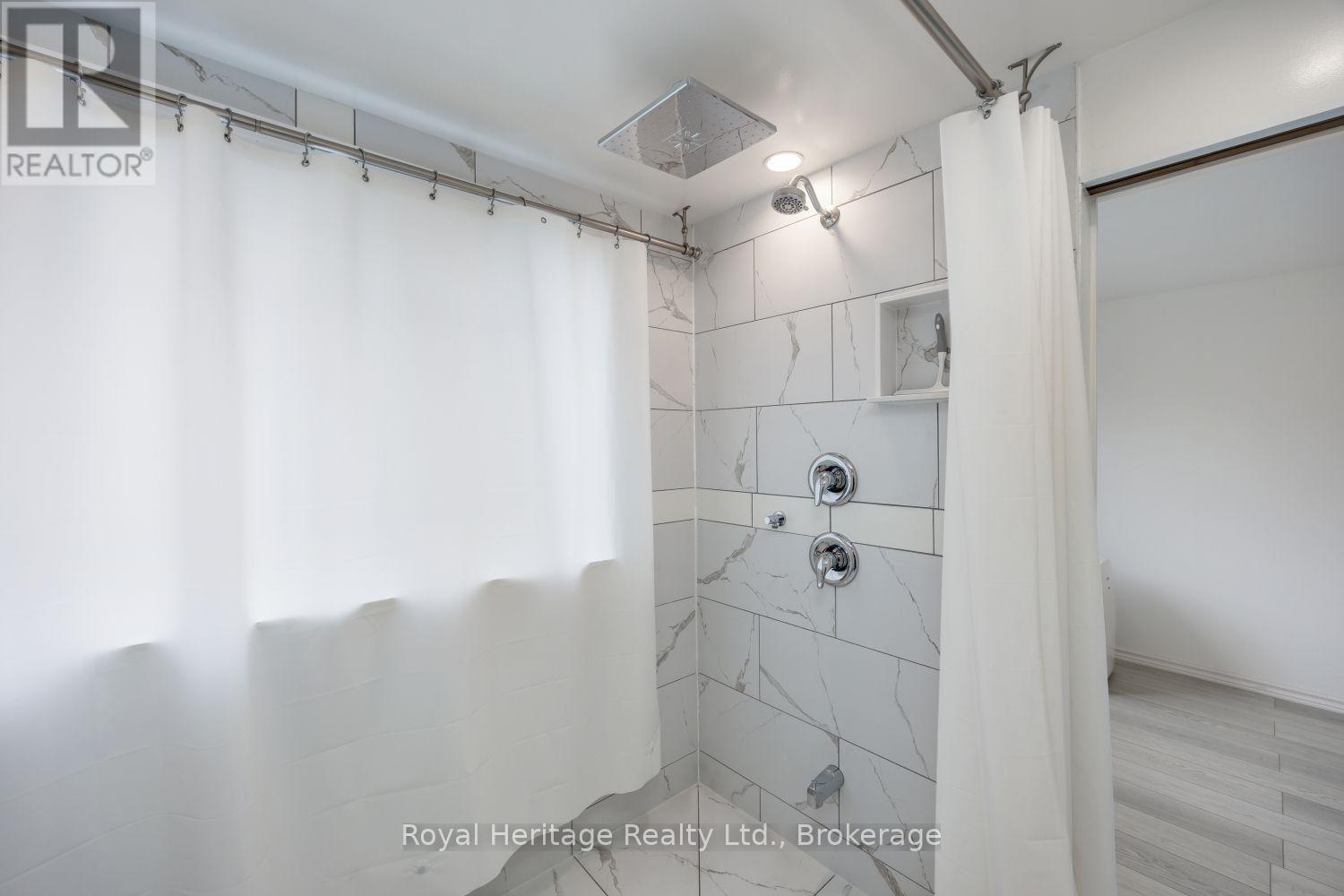 207 Valencia Road, Oshawa, Ontario  L1J 1P2 - Photo 15 - E13808814