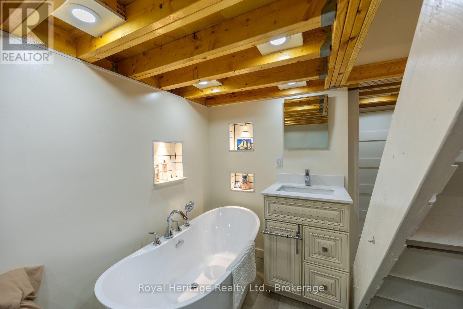 207 Valencia Road, Oshawa, Ontario  L1J 1P2 - Photo 30 - E13808814