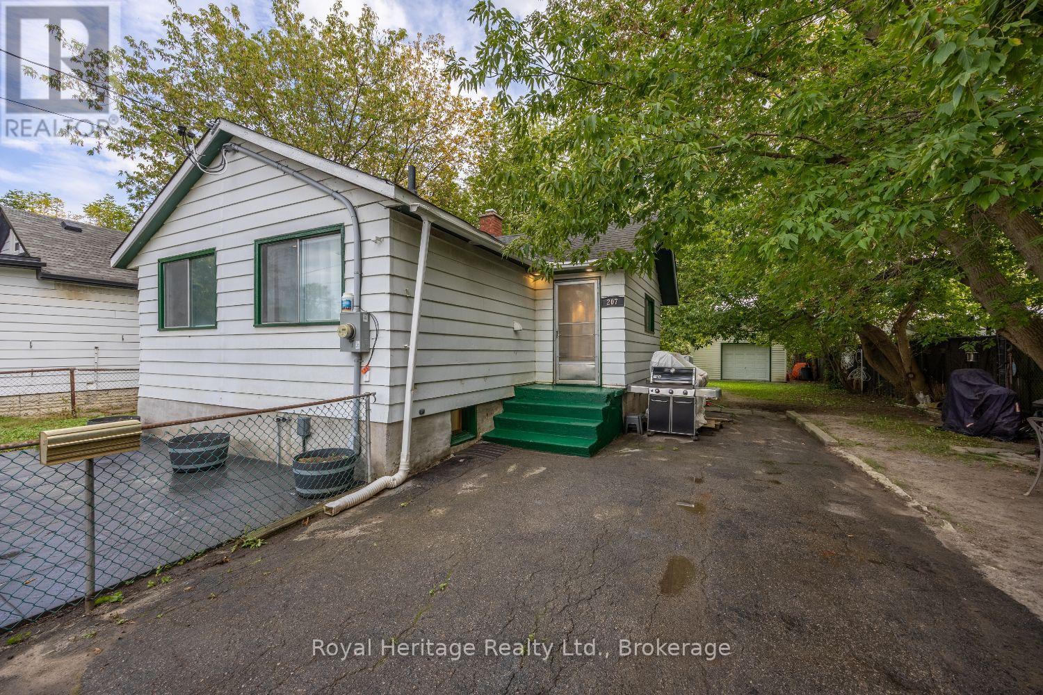 207 Valencia Road, Oshawa, Ontario  L1J 1P2 - Photo 4 - E13808814