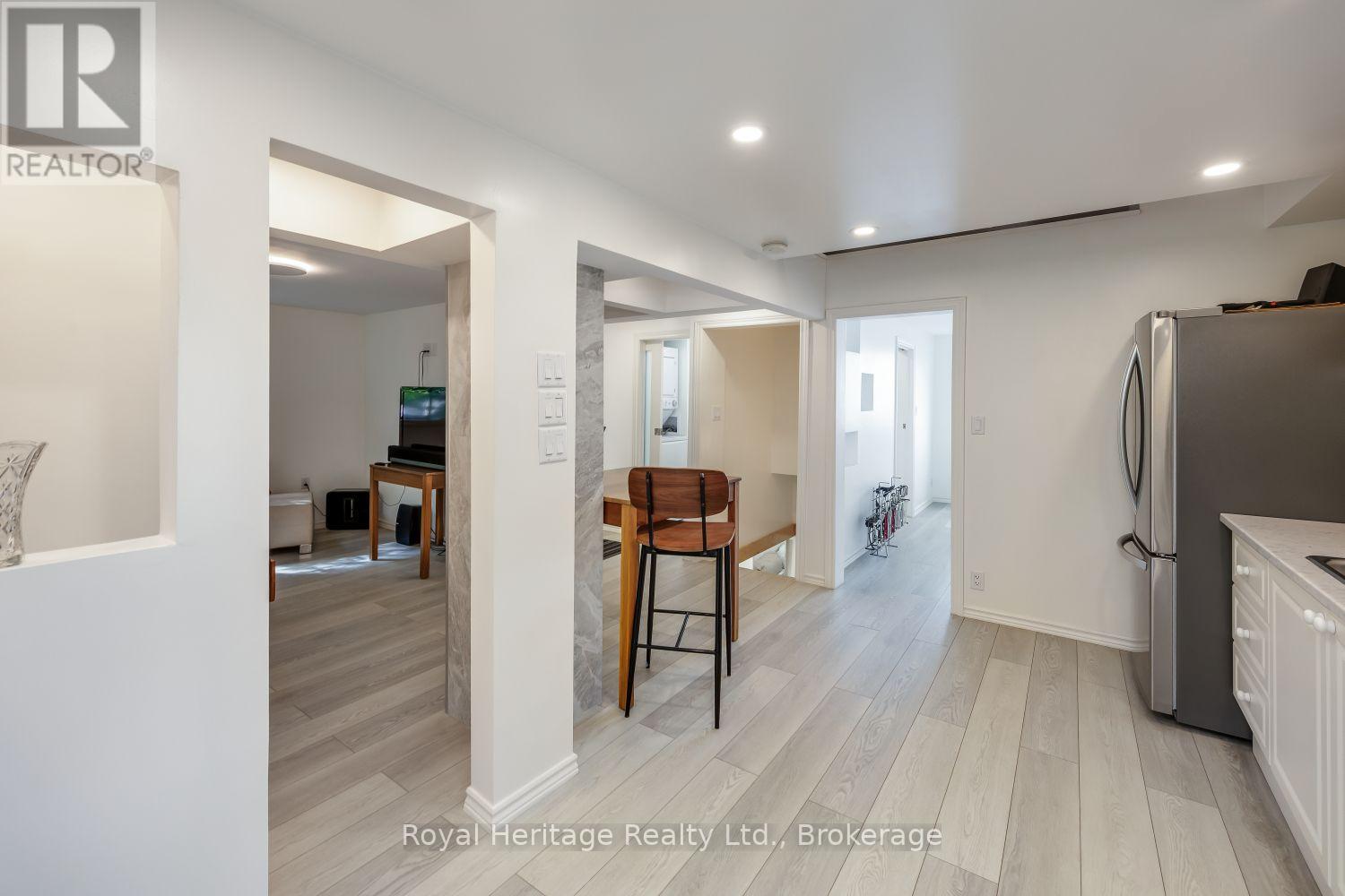 207 Valencia Road, Oshawa, Ontario  L1J 1P2 - Photo 6 - E13808814