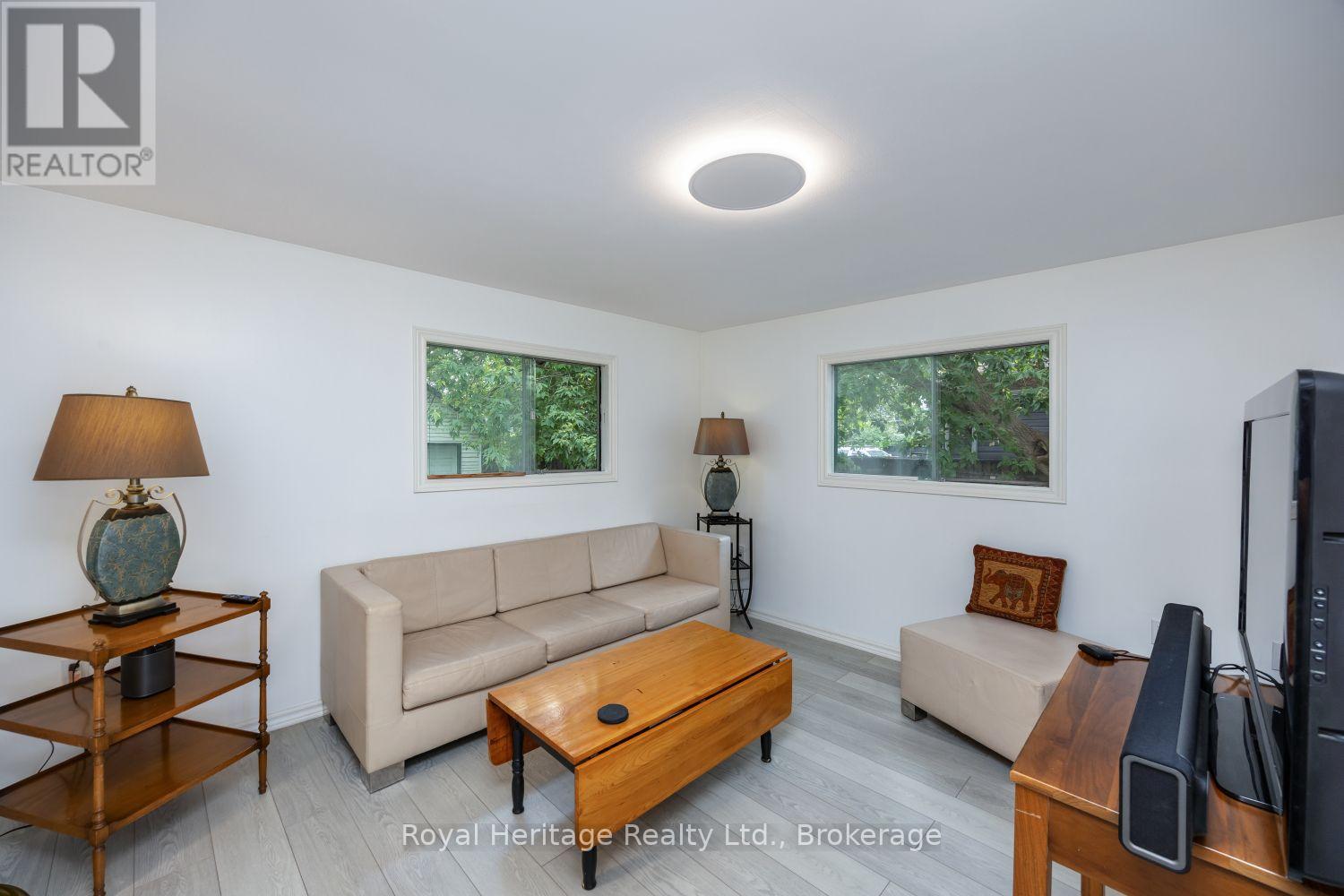 207 Valencia Road, Oshawa, Ontario  L1J 1P2 - Photo 9 - E13808814