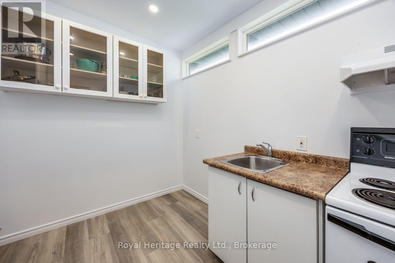 203 Valencia Road, Oshawa, Ontario  L1J 1P2 - Photo 11 - E13808840