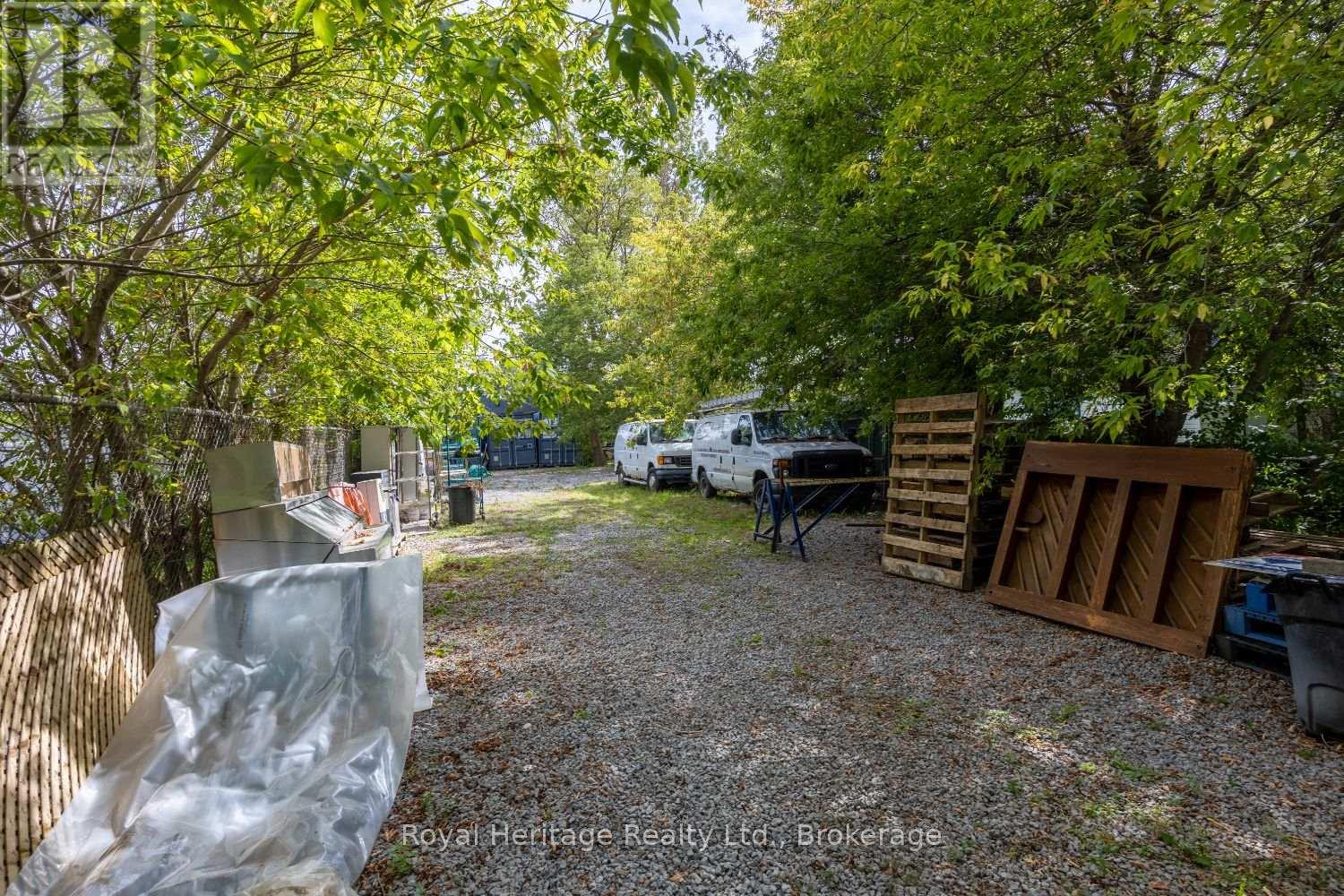 203 Valencia Road, Oshawa, Ontario  L1J 1P2 - Photo 18 - E13808840