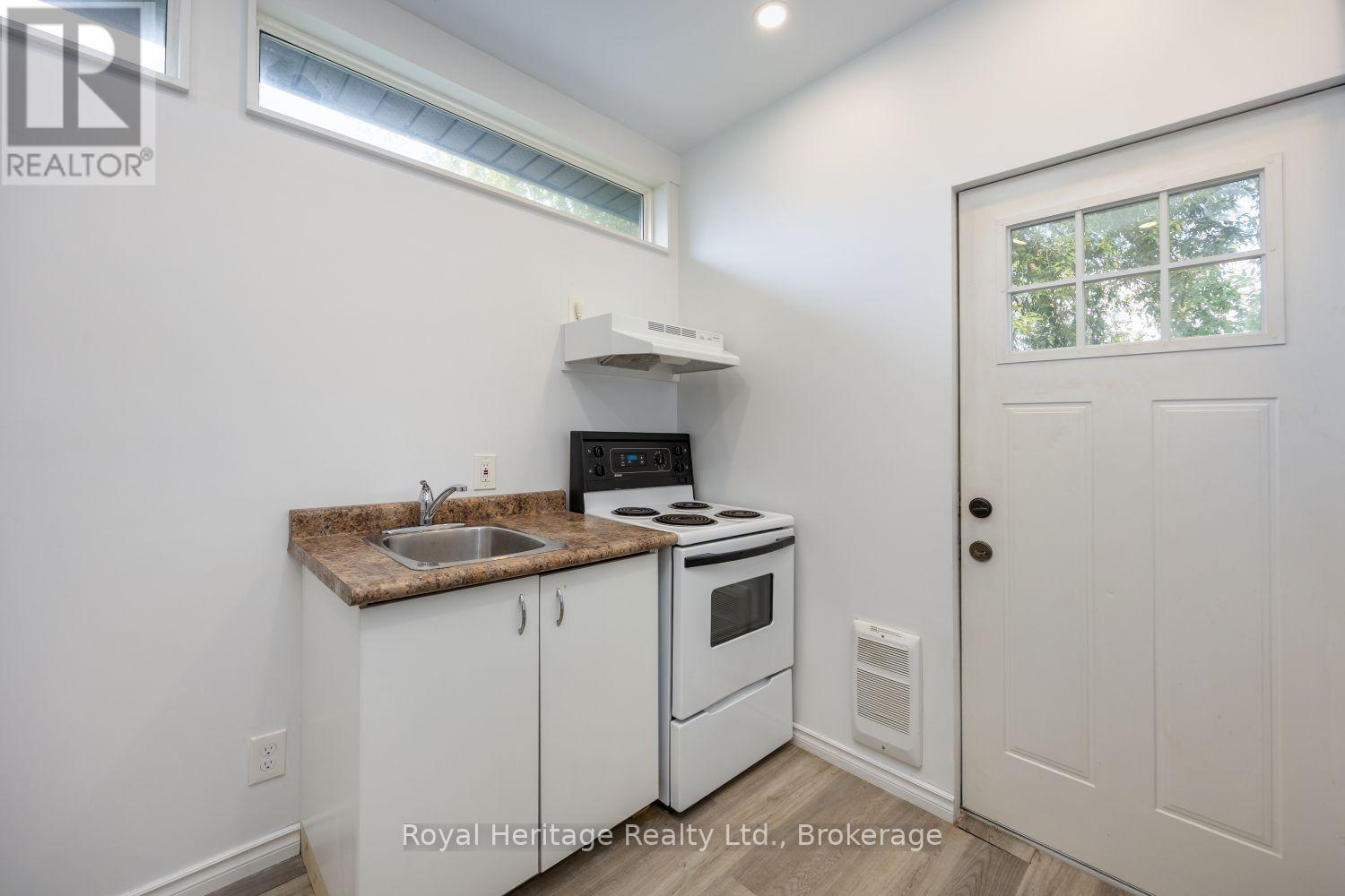 203 Valencia Road, Oshawa, Ontario  L1J 1P2 - Photo 10 - E13808854