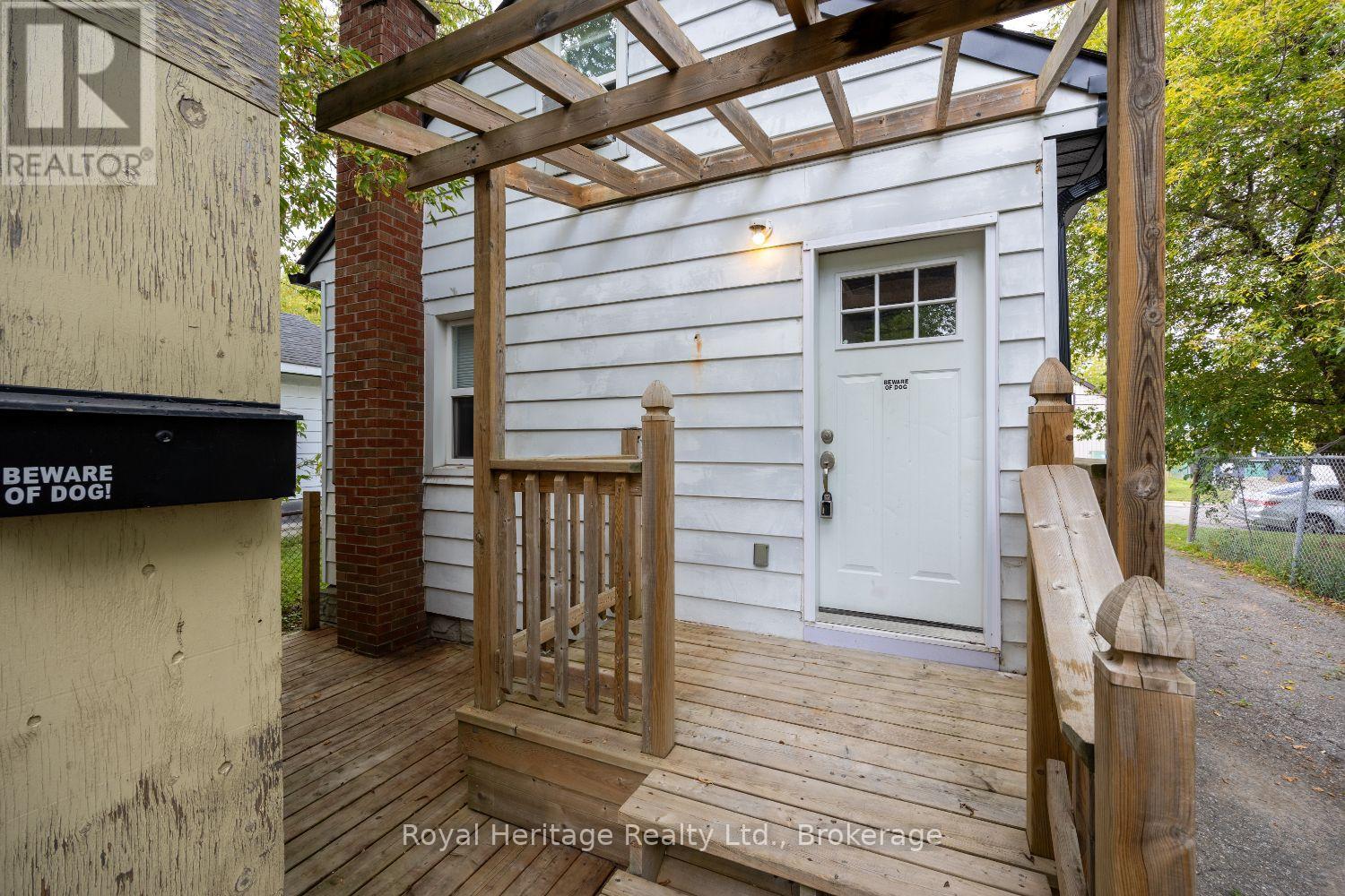 203 Valencia Road, Oshawa, Ontario  L1J 1P2 - Photo 2 - E13808854